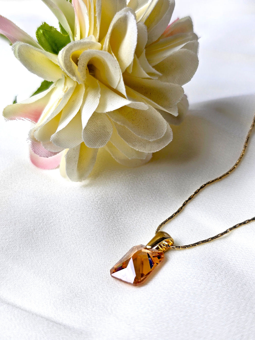The Amber Aura Pendant